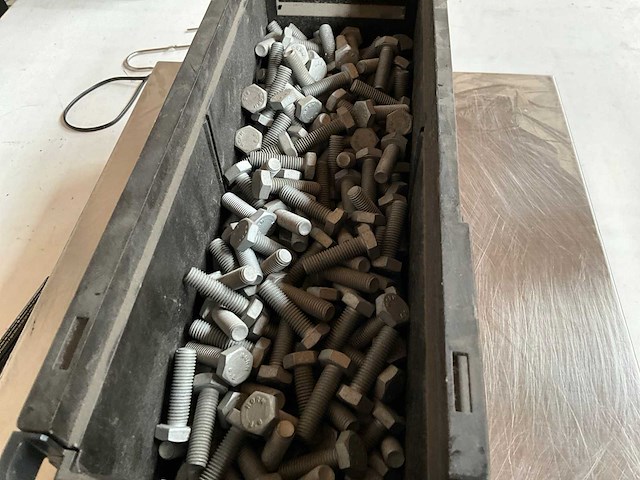 Würth 10.55kg zeskanttapbout m10x35 in stapelbare bak - afbeelding 3 van  6
