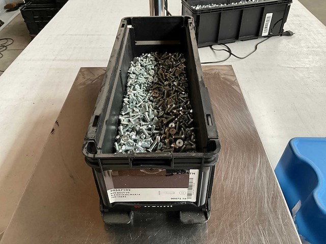 Würth 10.60kg bzk bout verzonken kop m5x16 in stapelbare bak - afbeelding 1 van  6