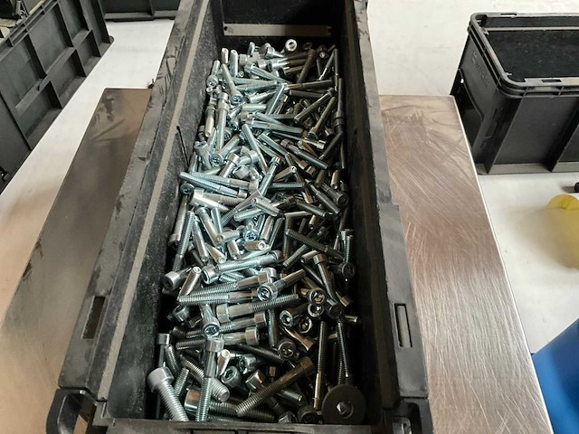 Würth 10.61kg bzk bout m6x40 in stapelbare bak - afbeelding 5 van  6