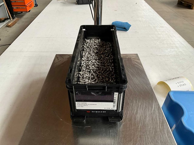 Würth 10.61kg plaatschroef cilinderkop 4,8x16 in stapelbare bak - afbeelding 1 van  6