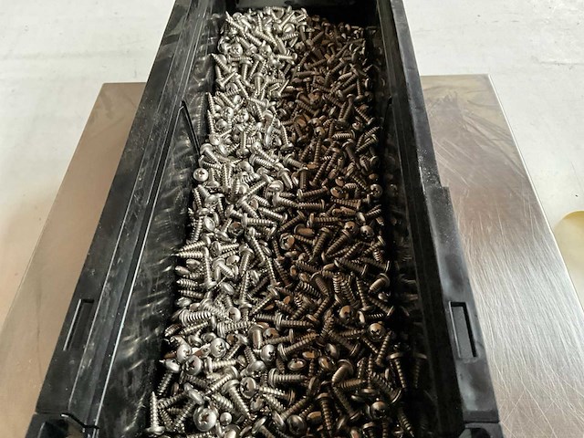 Würth 10.61kg plaatschroef cilinderkop 4,8x16 in stapelbare bak - afbeelding 3 van  6