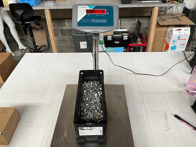 Würth 10.63kg zeskantmoer m10 in stapelbare bak - afbeelding 4 van  6