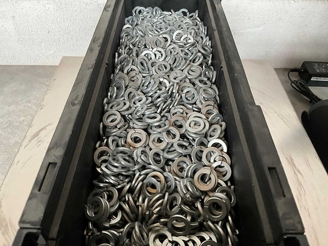 Würth 10.77 kg veerring d 10,2 in stapelbare bak - afbeelding 3 van  5