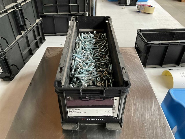 Würth 10.82kg bzk bout m6x40 in stapelbare bak - afbeelding 1 van  6