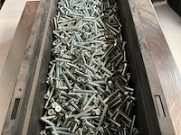Würth 10.86kg schroef verzonken kop m4x30 in stapelbare bak - afbeelding 6 van  6