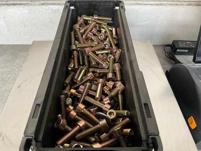 Würth 10.91 kg bzk bout m10x40 in stapelbare bak - afbeelding 3 van  5