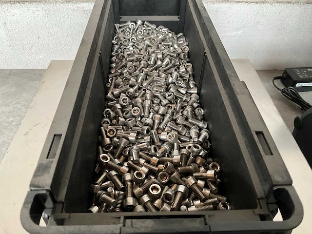 Würth 10.91 kg bzk bout m6x14 in stapelbare bak - afbeelding 2 van  4