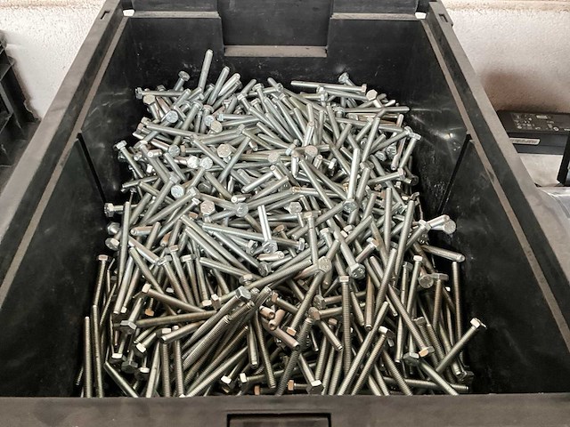 Würth 10.97 kg zeskant tapbout m6x70 in stapelbare bak - afbeelding 2 van  3