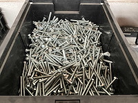 Würth 10.97 kg zeskant tapbout m6x70 in stapelbare bak - afbeelding 2 van  3