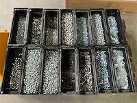Würth 110.5 kg assorti diverse bevestigingsmaterialen in stapelbare bak