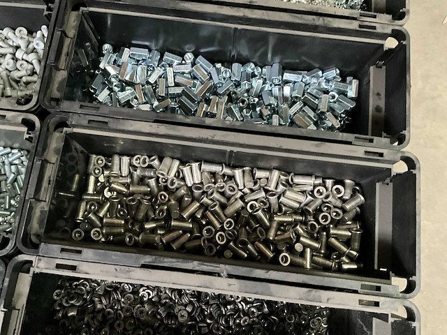 Würth 110.5 kg assorti diverse bevestigingsmaterialen in stapelbare bak - afbeelding 11 van  15