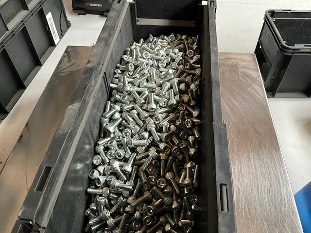 Würth 11.05kg schroef cilinderkop m6x16 in stapelbare bak - afbeelding 4 van  6