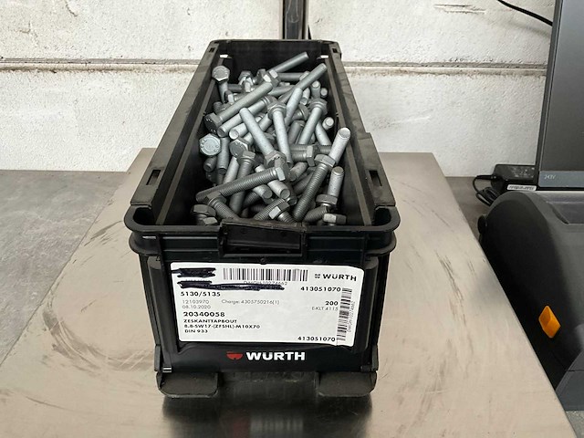 Würth 11.06 kg zeskant tapbout m10x70 in stapelbare bak - afbeelding 1 van  5