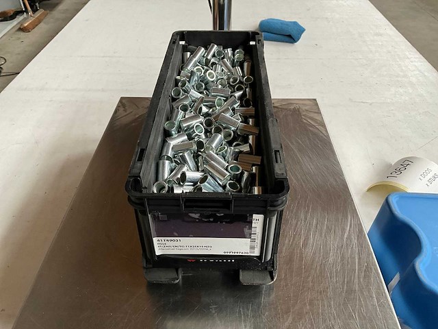 Würth 11.09kg huls 11x25x15 in stapelbare bak - afbeelding 1 van  1