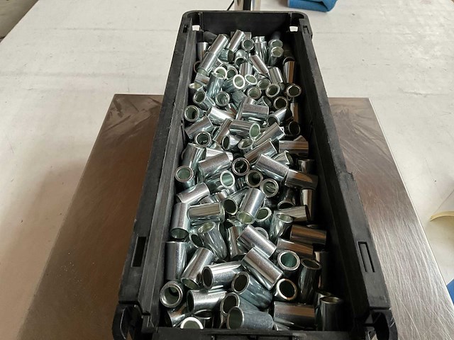 Würth 11.09kg huls 11x25x15 in stapelbare bak - afbeelding 6 van  6