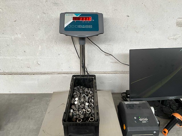 Würth 11.13 kg zeskantmoer m16 in stapelbare bak - afbeelding 1 van  4