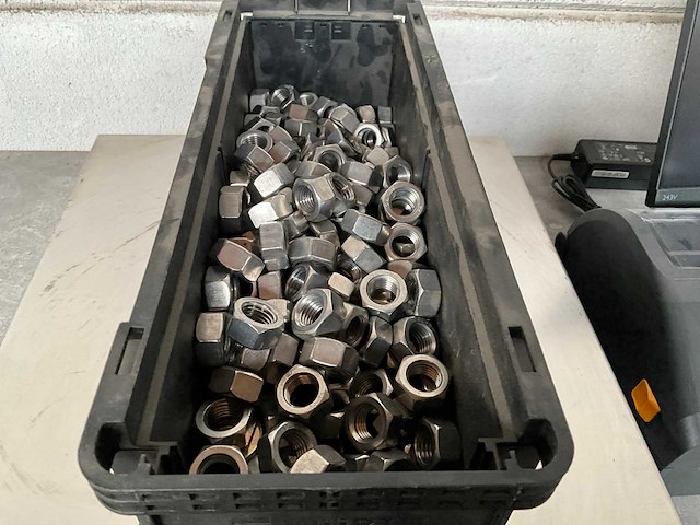 Würth 11.13 kg zeskantmoer m16 in stapelbare bak - afbeelding 2 van  4