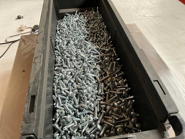 Würth 11.14kg boorschroef platbolkop 4,2 x 16 in stapelbare bak - afbeelding 4 van  6