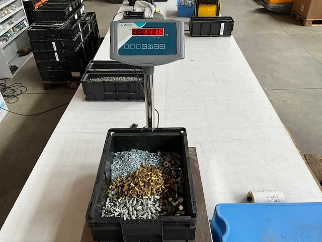 Würth 11.15kg assorti bevestigingsmaterialen in stapelbare bak - afbeelding 2 van  3