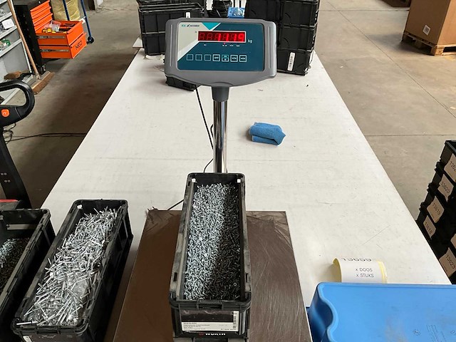 Würth 11.18kg verzonken plaatschroef 3,5x13 in stapelbare bak - afbeelding 4 van  6