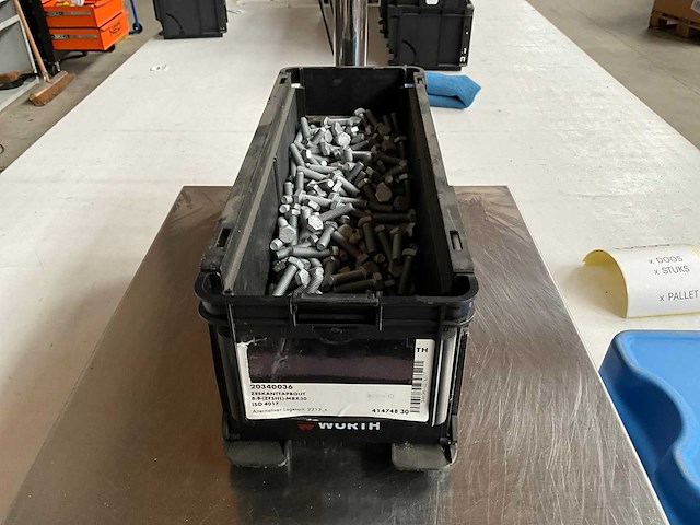 Würth 11.20kg zeskanttapbout m8x30 in stapelbare bak - afbeelding 1 van  6