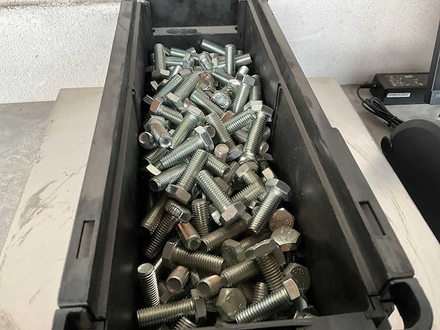 Würth 11.25 kg zeskant tapbout m12x35 in stapelbare bak - afbeelding 2 van  3