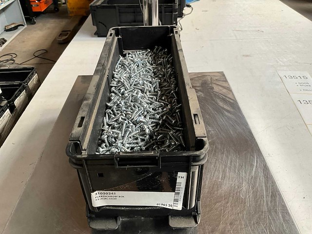 Würth 11.25kg plaatschroef 5 x 20 in stapelbare bak - afbeelding 1 van  6