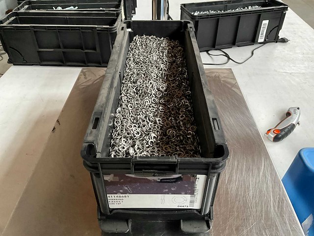 Würth 11.30kg veerring d5,1 in stapelbare bak - afbeelding 1 van  4