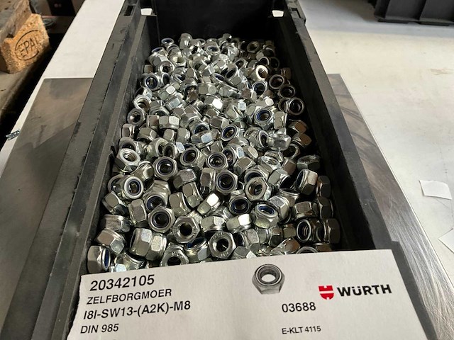 Würth 11.33kg zelfborgmoer m8 in stapelbare bak - afbeelding 4 van  6