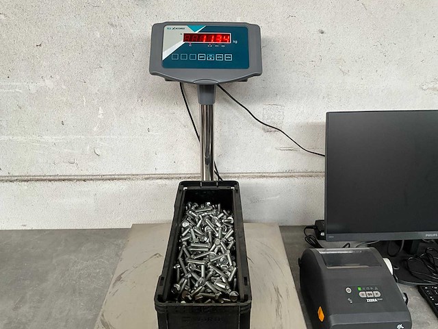 Würth 11.34 kg draadvormende schroef zeskant met flens m8x35 in stapelbare bak - afbeelding 1 van  3