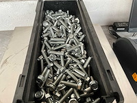 Würth 11.34 kg draadvormende schroef zeskant met flens m8x35 in stapelbare bak - afbeelding 2 van  3
