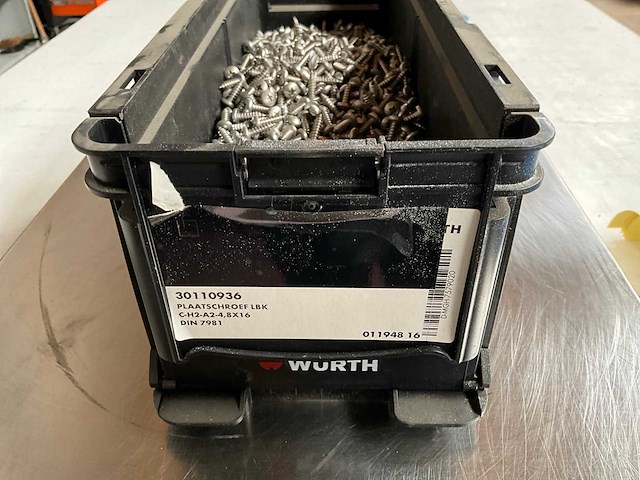 Würth 11.41kg plaatschroef lbk 4,8x16 in stapelbare bak - afbeelding 1 van  2