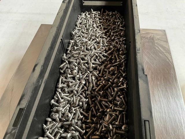 Würth 11.41kg plaatschroef lbk 4,8x16 in stapelbare bak - afbeelding 3 van  6