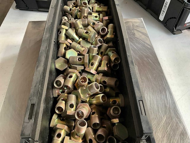 Würth 11.49kg banjo bout m16x1,5 in stapelbare bak - afbeelding 3 van  6