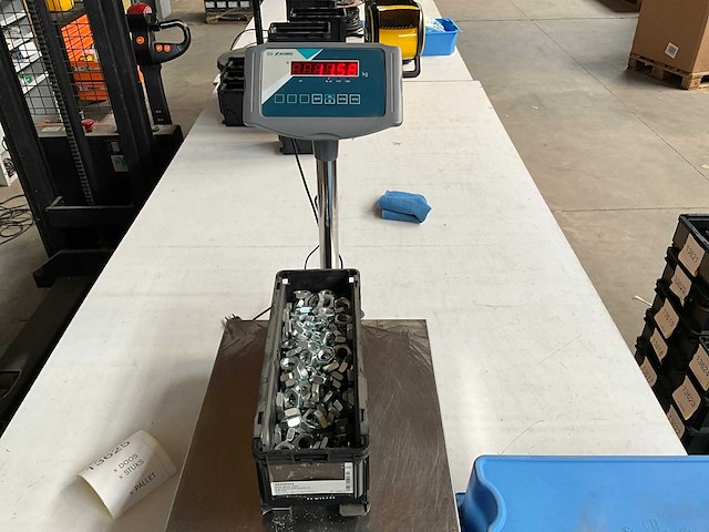 Würth 11.58kg zeskantmoer laag m20x1,5 in stapelbare bak - afbeelding 2 van  4