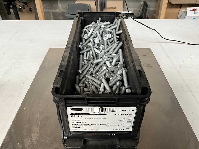 Würth 11.62kg schroef zeskantkop met voldraad m8 x 45 in stapelbare bak - afbeelding 1 van  6