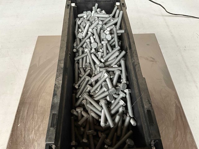 Würth 11.62kg schroef zeskantkop met voldraad m8 x 45 in stapelbare bak - afbeelding 3 van  6