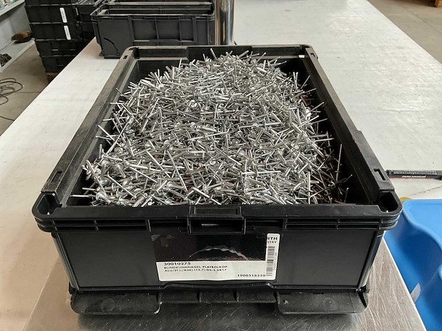 Würth 11.67kg blindklinknagel platbolkop alu 3,2x17 in stapelbare bak - afbeelding 1 van  6
