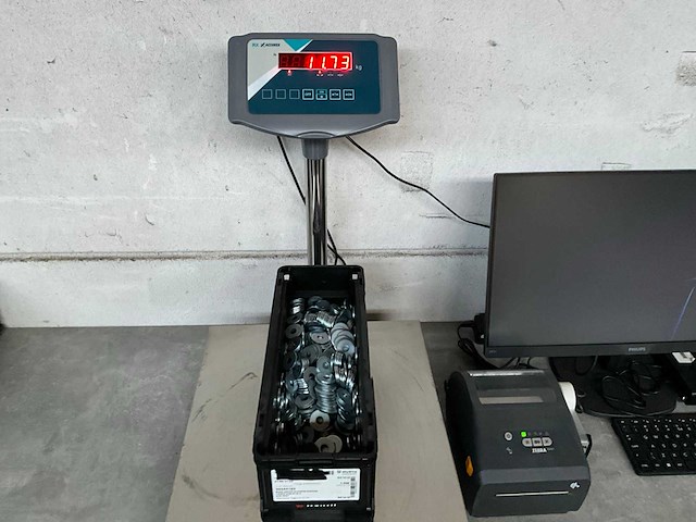 Würth 11.73 kg ring grote buitendiameter d10,5 in stapelbare bak - afbeelding 1 van  2