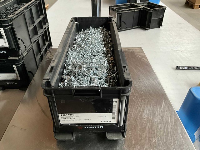 Würth 11.74kg plaatschroef vk 4x16 in stapelbare bak - afbeelding 1 van  6