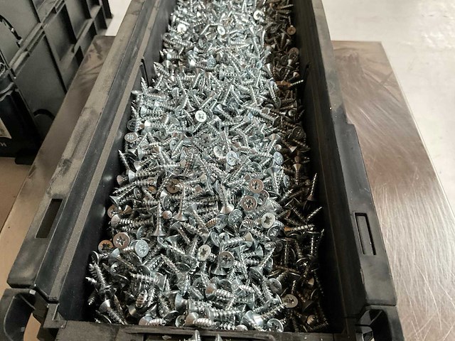 Würth 11.74kg plaatschroef vk 4x16 in stapelbare bak - afbeelding 3 van  6