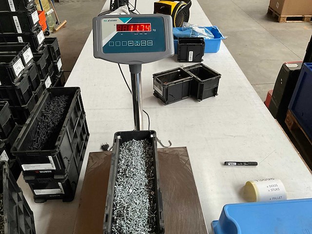 Würth 11.74kg plaatschroef vk 4x16 in stapelbare bak - afbeelding 4 van  6