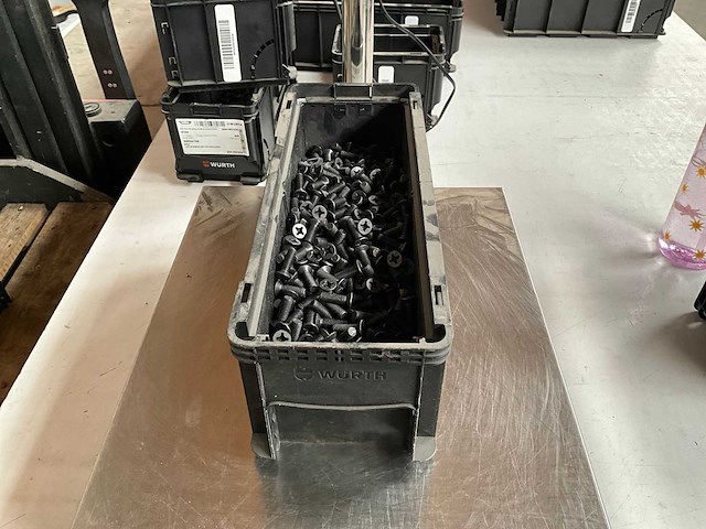 Würth 11.89kg verzonken schroef m8x25 in stapelbare bak - afbeelding 1 van  6
