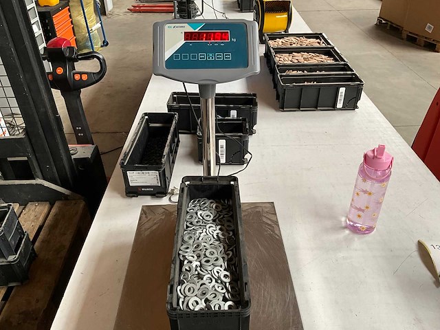 Würth 11.94kg vlakke sluitring d12 in stapelbare bak - afbeelding 1 van  6