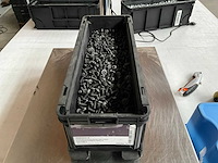 Würth 11.95kg lage bolkopschroef met flens m6x16 in stapelbare bak - afbeelding 1 van  6
