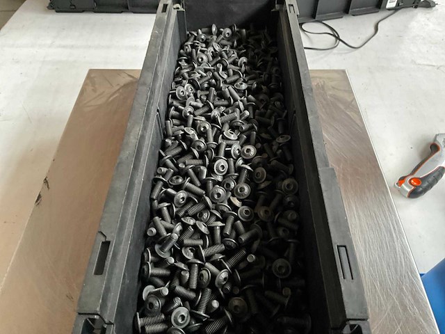Würth 11.95kg lage bolkopschroef met flens m6x16 in stapelbare bak - afbeelding 3 van  6