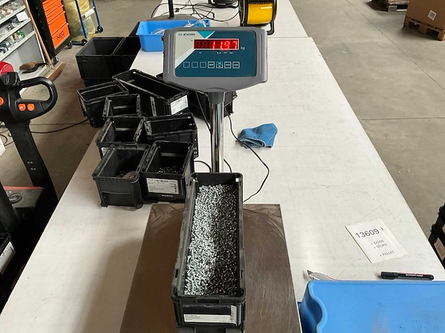 Würth 11.97kg cilinderschroef m4x10 in stapelbare bak - afbeelding 4 van  6