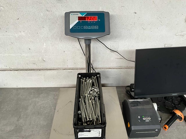 Würth 12.08 kg zeskantbout m8x140 in stapelbare bak - afbeelding 2 van  5