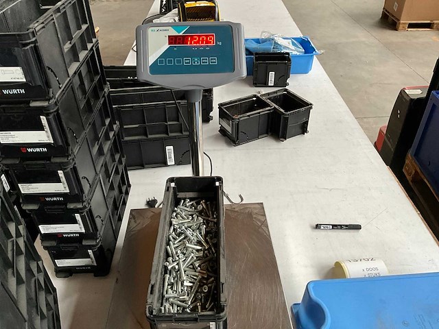 Würth 12.08kg bzk bout m8x40 in stapelbare bak - afbeelding 4 van  6