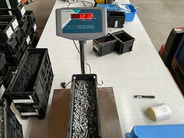 Würth 12.12kg zeskanttapbout m6x30 in stapelbare bak - afbeelding 4 van  6
